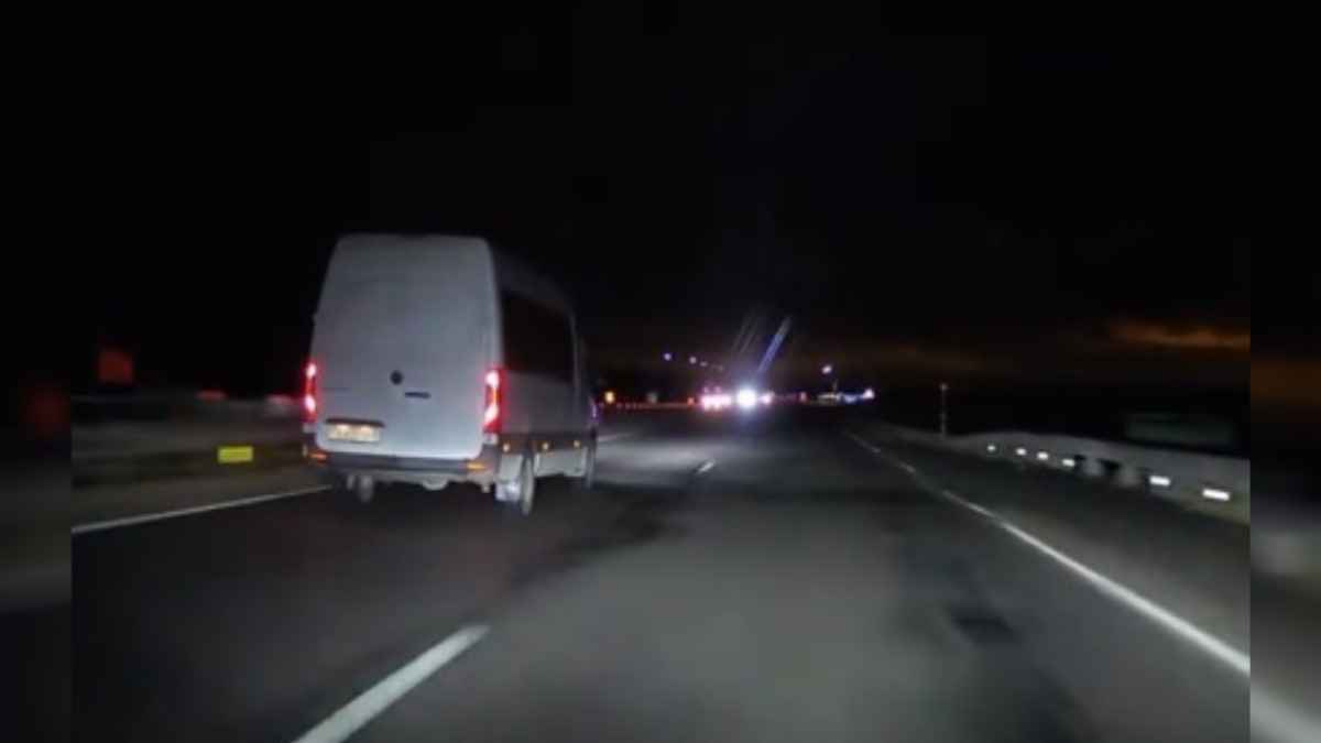 "Как правую полосу приведут в порядок... " - Видео с очередным "леворядником" вызвало споры у белорусов. А что говорят ПДД?