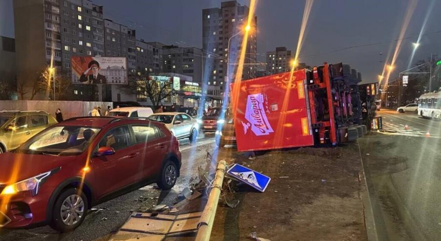 По данным столичной Госавтоинспекции, ДТП произошло около 17:07