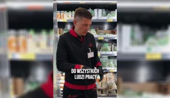 «Мешает покупкам» — Польский политик устроился работать в продуктовый магазин и вызвал бурю комментариев