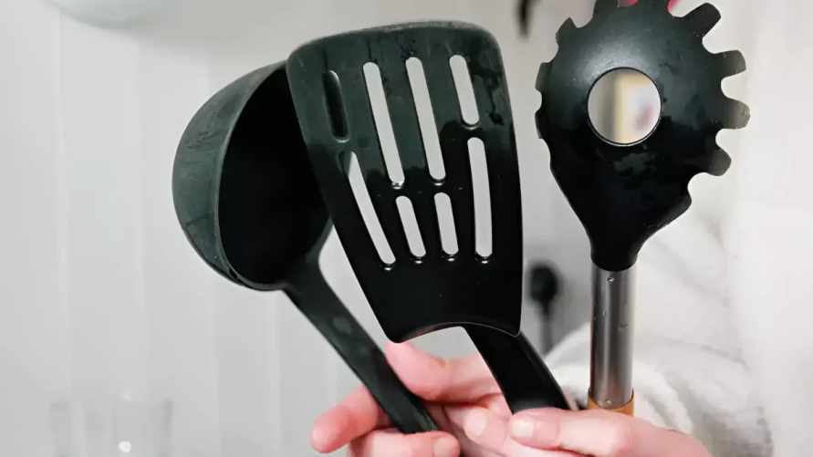 Правда ли, что кухонные черные лопатки опасны для здоровья? В исследовании об их вреде заметили грубую ошибку