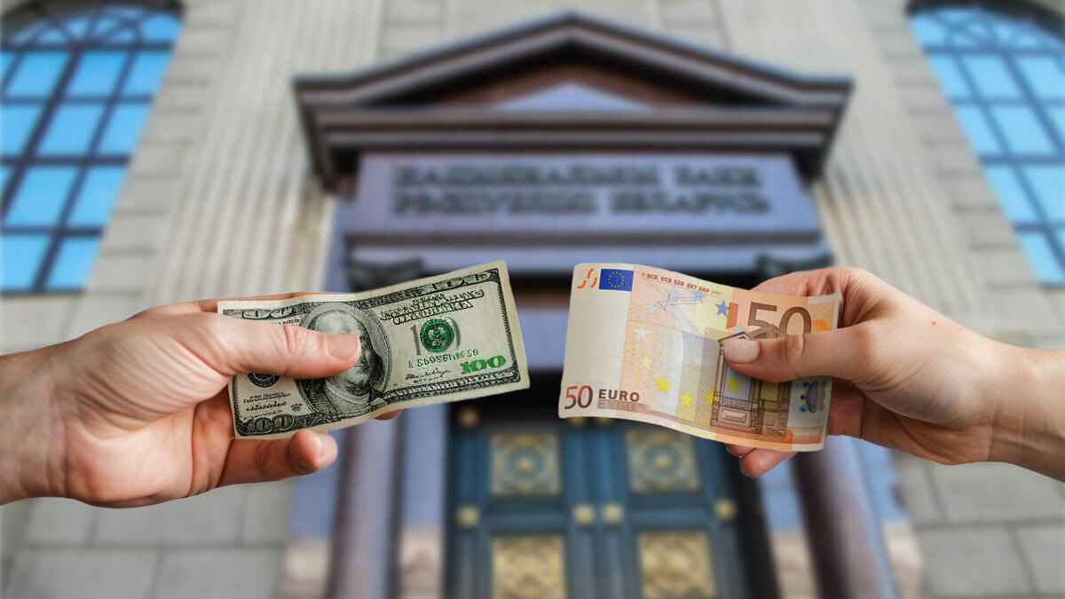 Доллар в Беларуси вырос на 0,81%, а евро упал на 0,57%. Как обстоят дела с российским рублём?