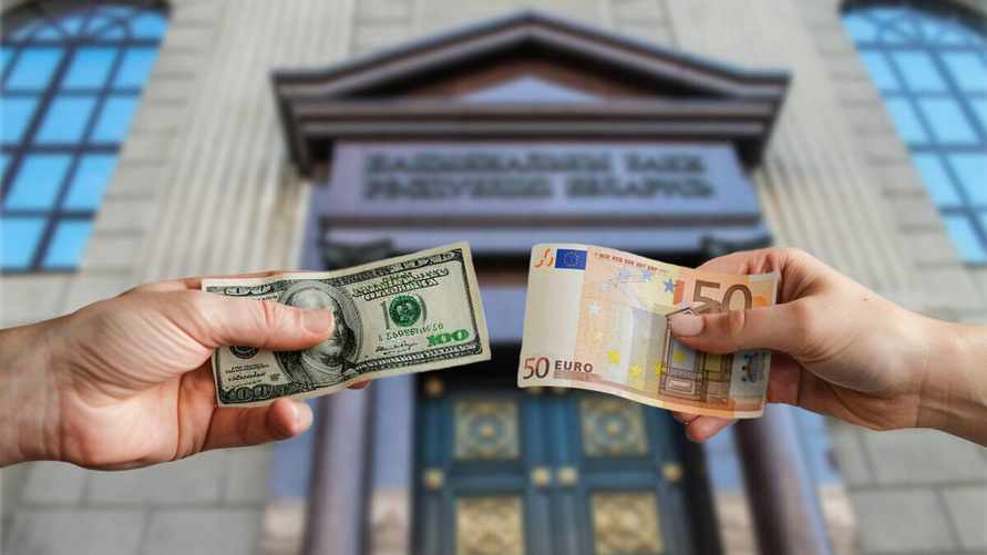 Доллар в Беларуси вырос на 0,81%, а евро упал на 0,57%. Как обстоят дела с российским рублём?