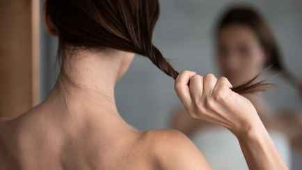 Заплетать или ложиться с распущенными? Вот что нужно делать с волосами во время сна, чтобы не навредить