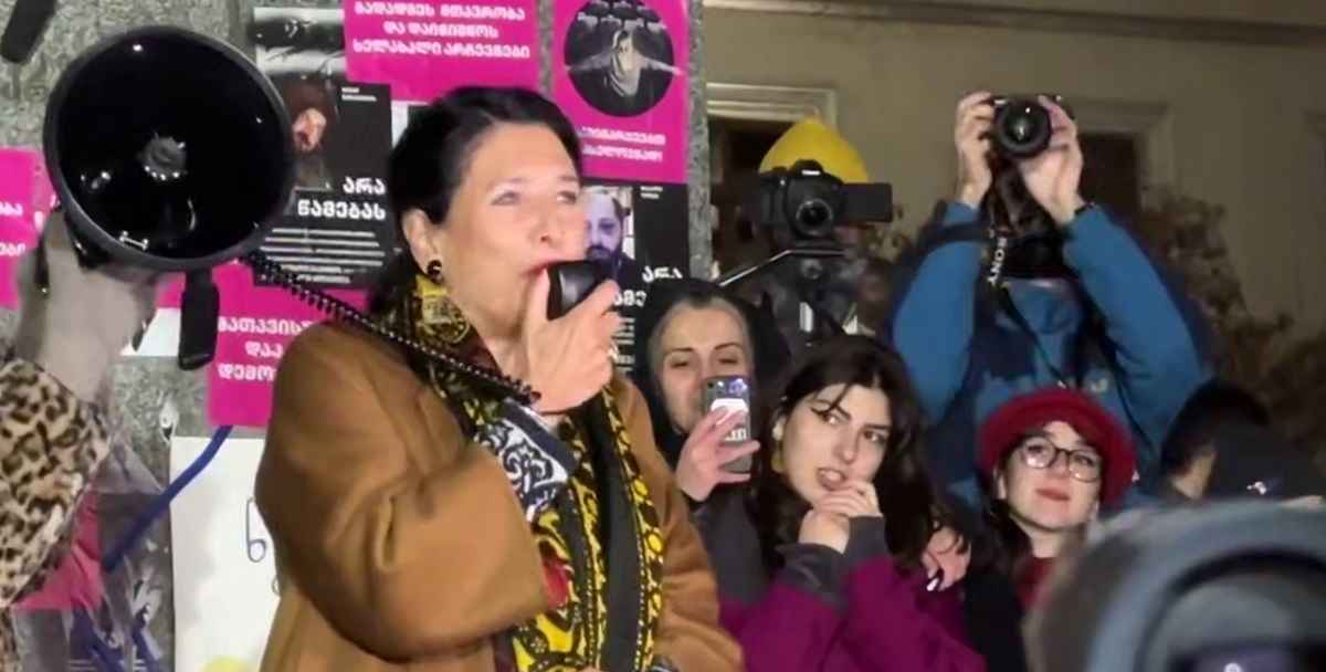 Скриншот видео с Митинга 22.12.2024 / NEWSGEORGIA