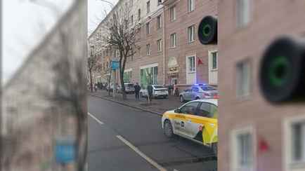 «Дед чекушку вынес» — В Минске показали задержание с 4 машинами милиции у магазина