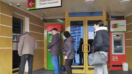 «Дежавю с 90-ми» — Экономист рассказал, какой курс доллара в 2025 году «закладывает» белорусский бизнес в цены