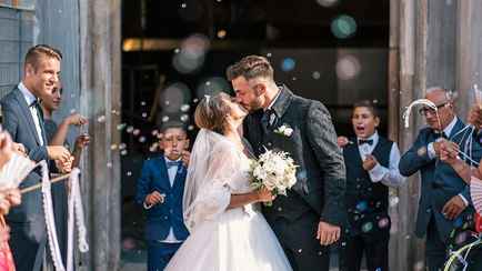 Совмин определил правила, как белорусам за границей сообщать о браке и рождении детей