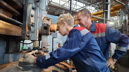 «Приходится переучивать» — Головченко пожаловался на «сырых» специалистов – выпускников белорусских вузов