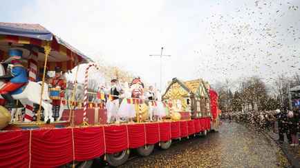 «Может, это и красиво, но…» — В Кобрине устроили шоу на главной улице. Чем остались недовольны комментаторы в TikTok?
