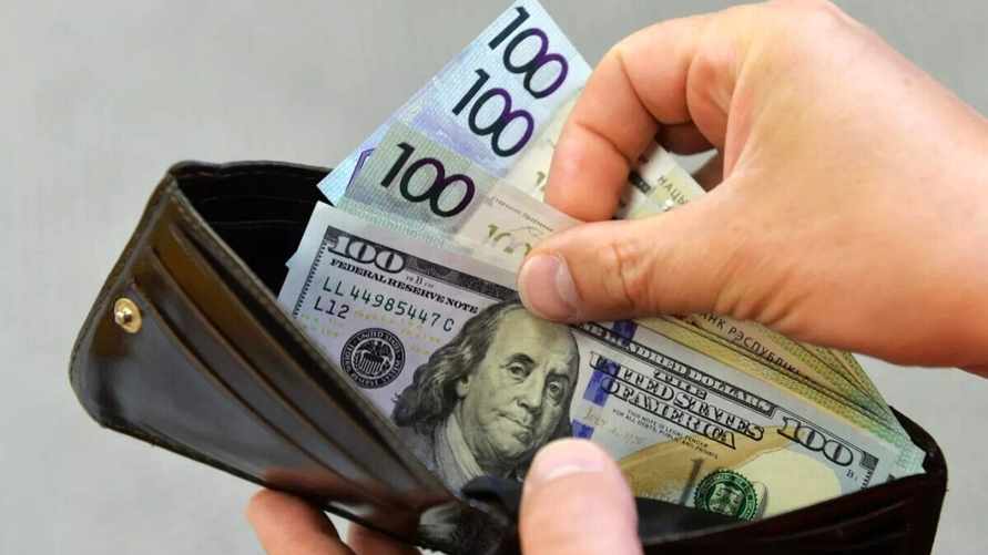 Доллар в Беларуси подешевел на 0,11%, а евро остался на месте. Какого максимума за 2 недели достиг российский рубль?