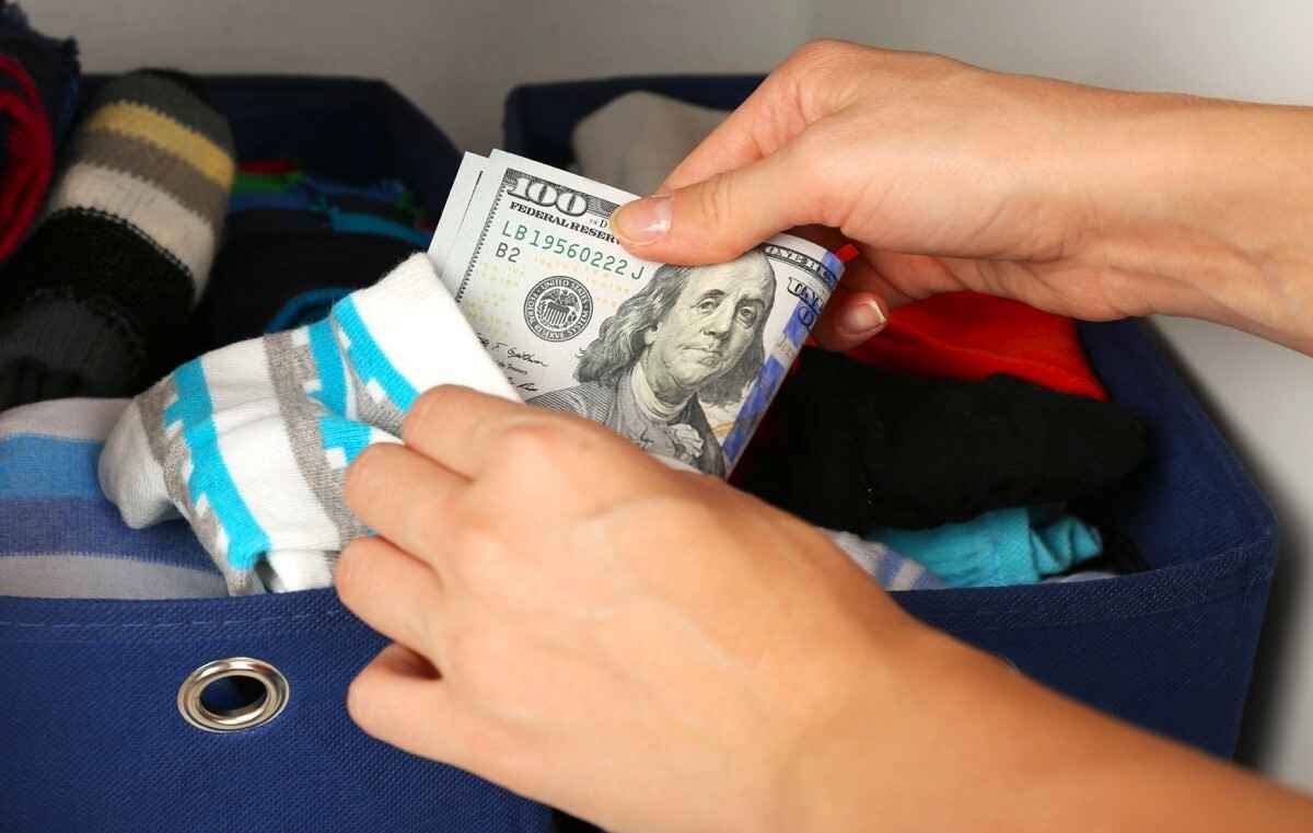 Доллар в Беларуси упал до минимума за 4 недели, а российский рубль достиг максимума за 12 дней. Что с евро?