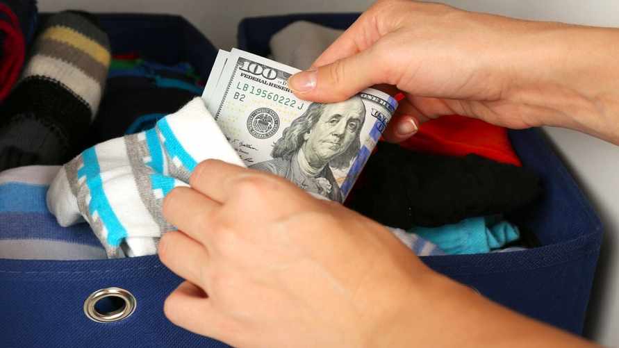 Доллар в Беларуси упал до минимума за 4 недели, а российский рубль достиг максимума за 12 дней. Что с евро?