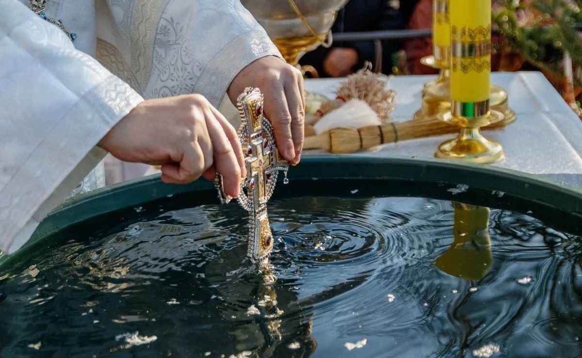 Что нельзя, а что можно делать католикам на Крещение 6 января? Вот что в старину возбранялось ставить на пол