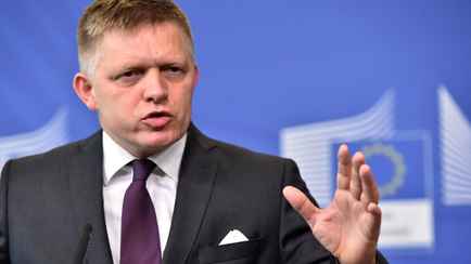 «Летает по миру и кланяется диктаторам» — Вся словацкая оппозиция объединилась, чтобы объявить Фицо импичмент