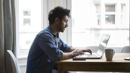 В России переставали работать многие соцсети и сайты. Как объяснили в Роскомнадзоре?