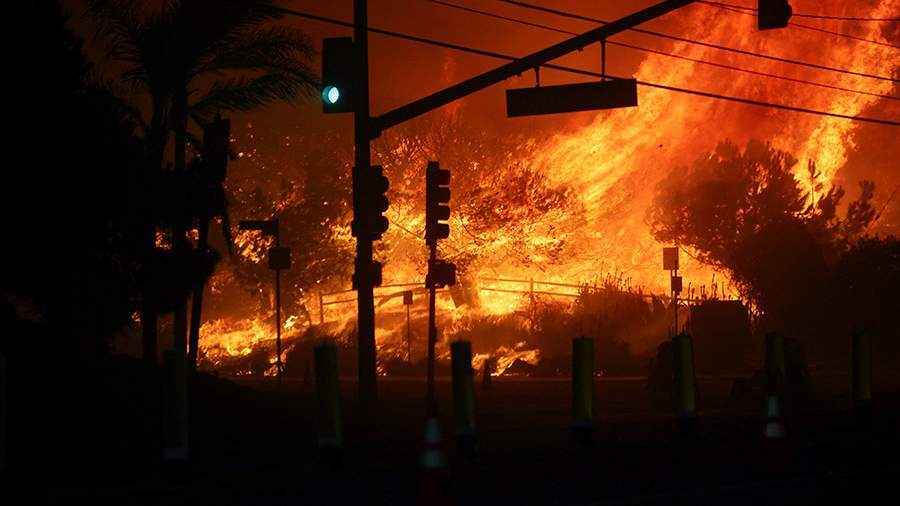 В США 30 тысяч человек покинули свои дома из-за «адских» лесных пожаров