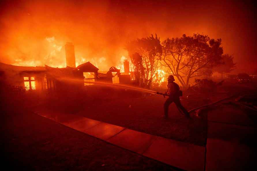 В США 30 тысяч человек покинули свои дома из-за «адских» лесных пожаров