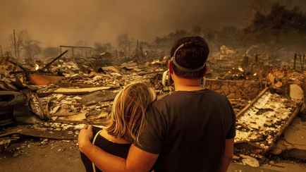 Разрушительные пожары охватили Лос-Анджелес. Есть погибшие, воды для тушения не хватает