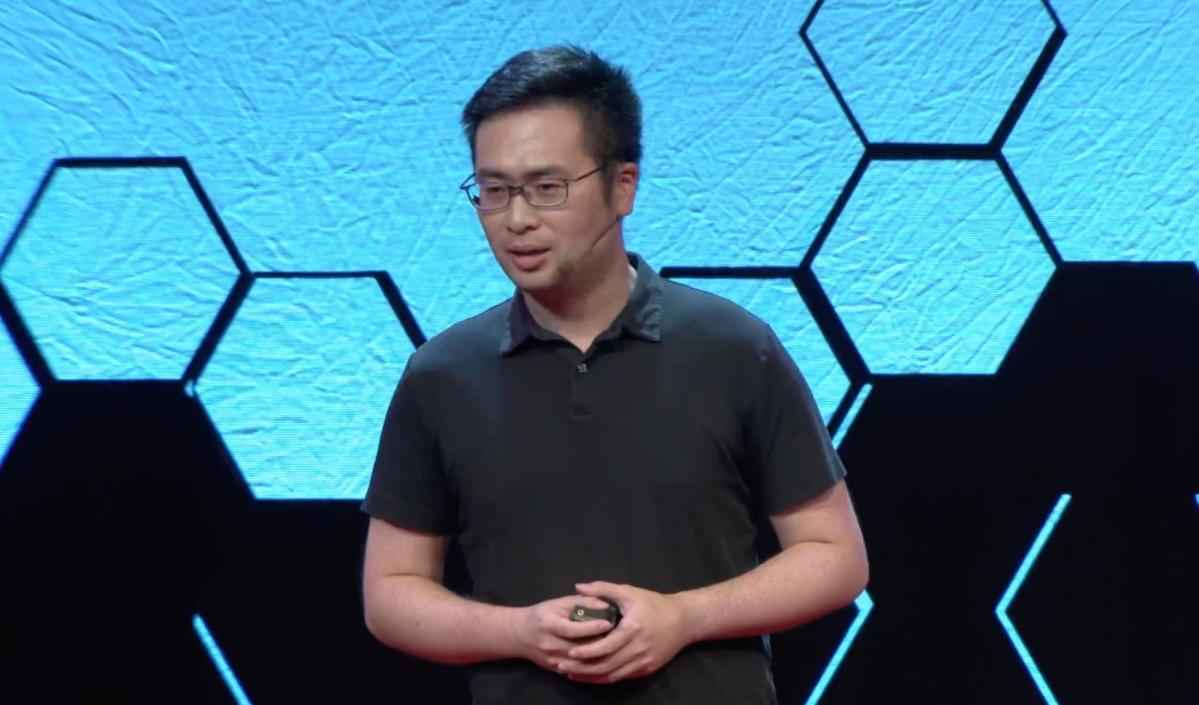 Китайская компания устроила панику в США, показав бесплатный ИИ, который не хуже ChatGPT