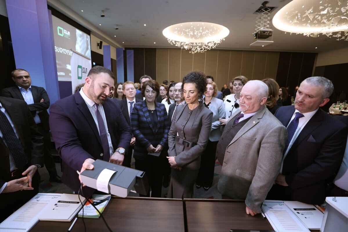 Парламент Грузии предложил вооружить пистолетами членов ЦИК