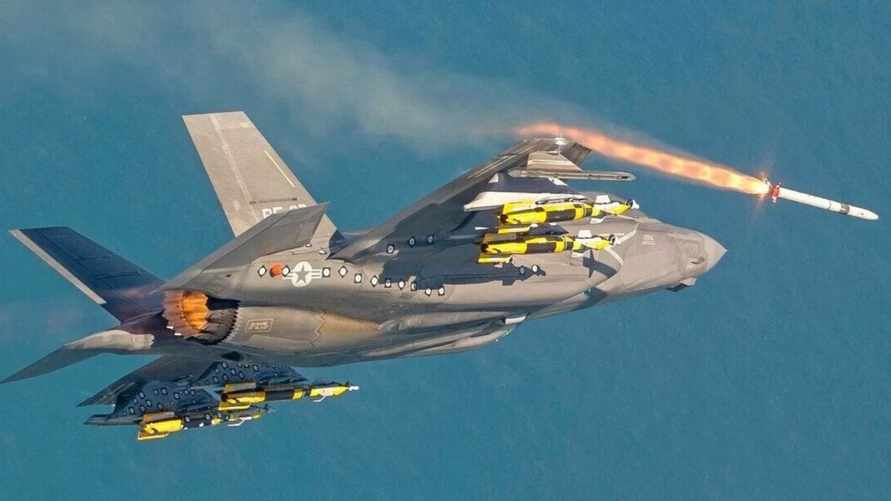 Польша купила американские ракеты, способные уничтожать ПВО за 200 километров. Чем опасны?