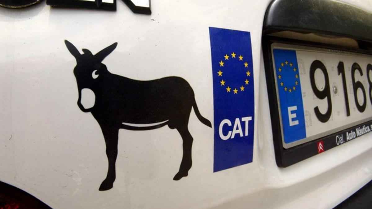 Что означает наклейка в виде осла на машине? Вот причём тут экология