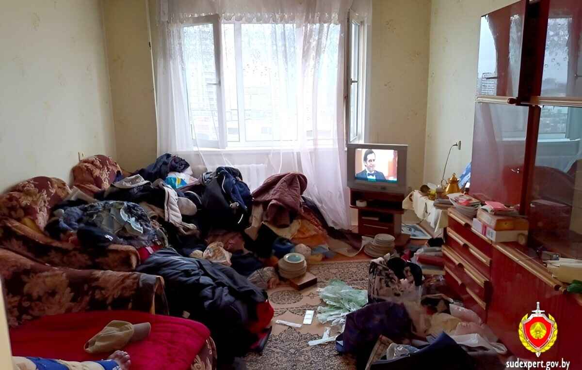 Мужчина купил квартиру в Минске и обнаружил в ней два трупа "в стадии гнилостных изменений". Что случилось?