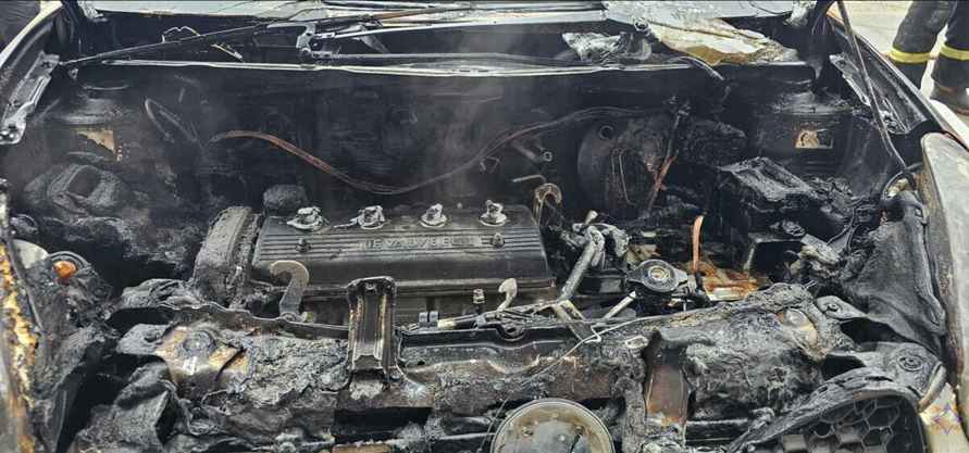 В Костюковичах машина самопроизвольно врезалась в подъезд и загорелась