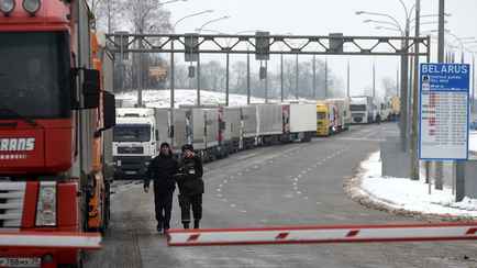 В Таможенном комитете рассказали, кого перестали пропускать на белорусской границе вне очереди