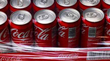 Coca-Cola массово отозвала свою продукцию из-за риска для здоровья. Какие напитки в списке?