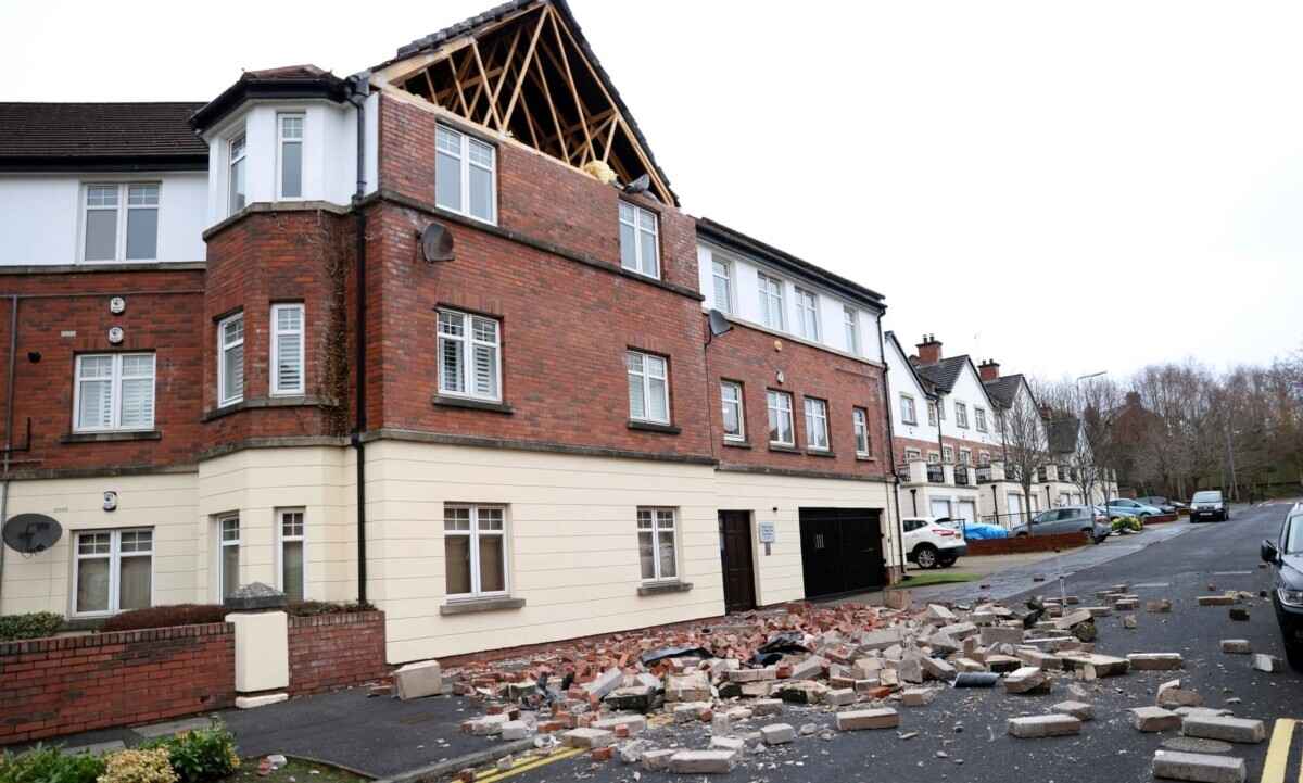 Порывы до 183 км/ч. В Ирландии шторм Эвион оставил без света более 700 тысяч людей