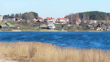 Цена — 110 тысяч долларов. В деревне под Минском продали участок, за который боролись 13 человек