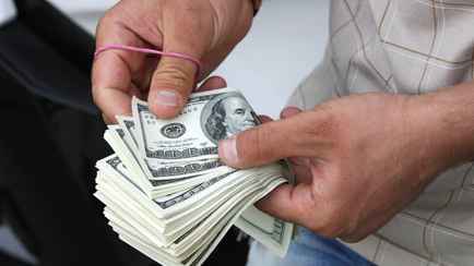 Доллар и евро в Беларуси достигли минимума за полторы недели, а российский рубль снова пошёл вверх. На сколько?