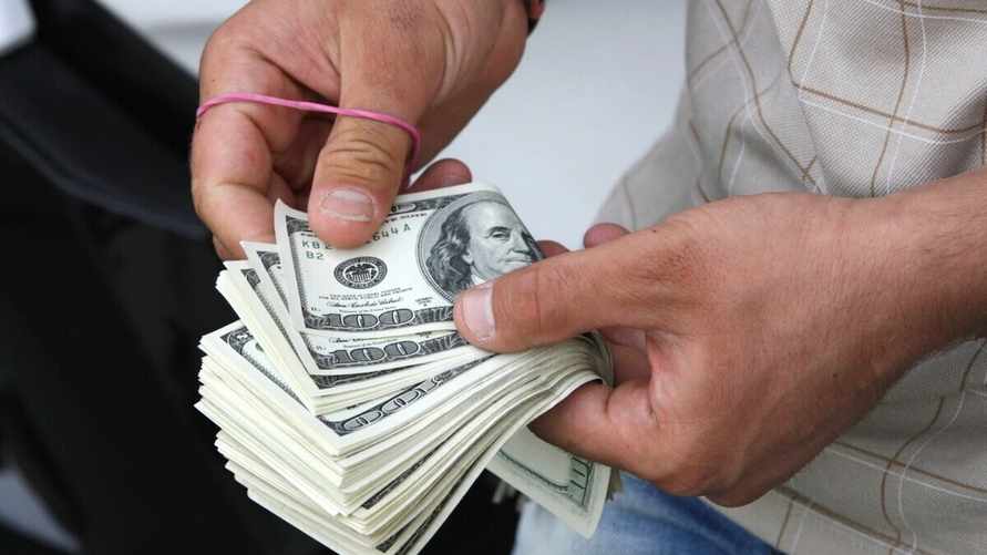 Доллар и евро в Беларуси достигли минимума за полторы недели, а российский рубль снова пошёл вверх. На сколько?