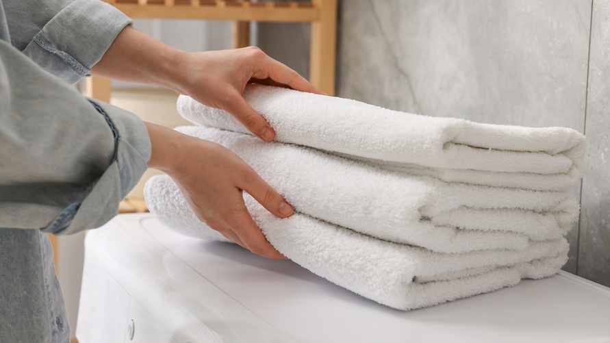 Зачем нужно покупать только белые полотенца? Эксперты назвали 3 причины, почему лучше цветных
