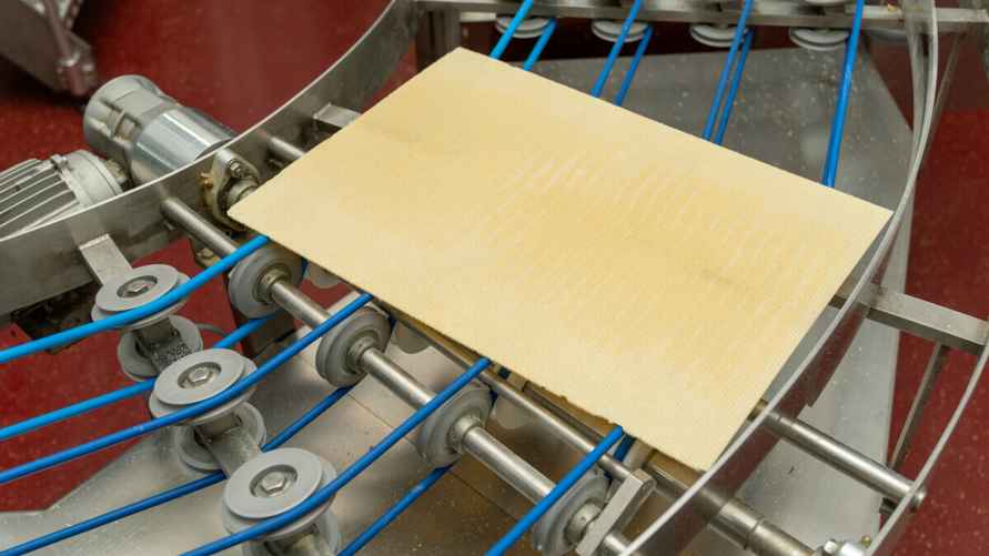 Процесс производства сладостей на фабрике "Коммунарка". Фото Telegraf.news