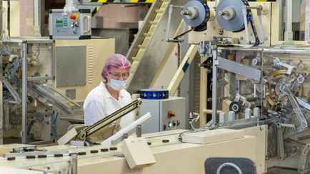 Перерабатывают ли фабрики просроченные конфеты? На «Коммунарке» раскрыли, каким «отходам» дают второй шанс