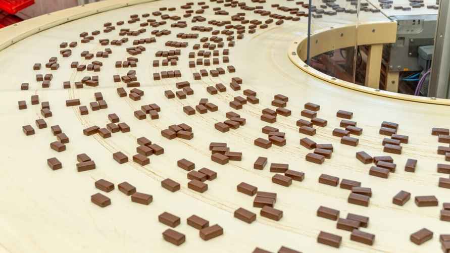 Процесс производства конфет на "Коммунарке". Фото: Telegraf.news