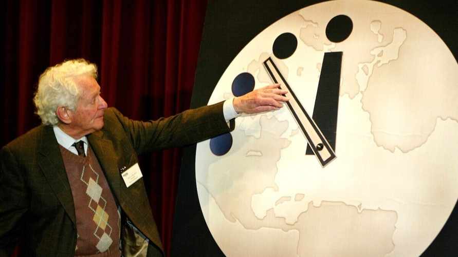 Учёные передвинули «часы судного дня» ещё на секунду вперёд. Сколько осталось до самоуничтожения человечества?