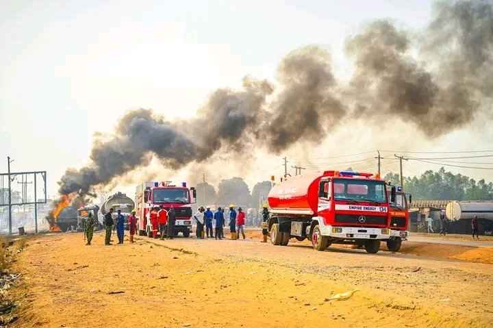 Более 86 человек погибли при взрыве бензовоза в Нигерии