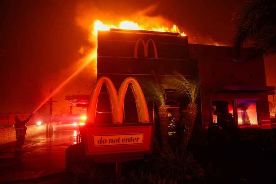 В США 30 тысяч человек покинули свои дома из-за «адских» лесных пожаров