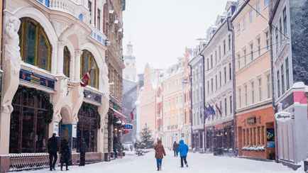 Партия власти Латвии выступила за запрет на покупку недвижимости для белорусов. Что известно?