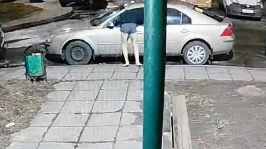 Минчанин разбил чужое авто, попросил незнакомцев позвонить и выпрыгнул с телефоном со 2-го этажа