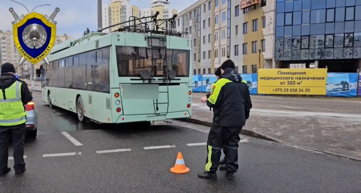 На видео попало, как в Минске троллейбус насмерть сбил пенсионерку на электросамокате