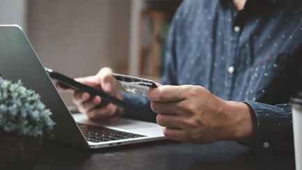 «Белинвестбанк» предупредил белорусов о «поэтапном отключении» устаревшего мобильного банкинга. Кого коснется?