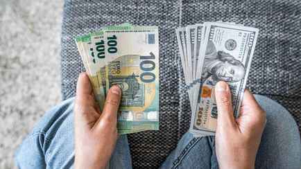 Доллар подорожал, а евро «просел» до минимума за месяц. А что российский рубль?