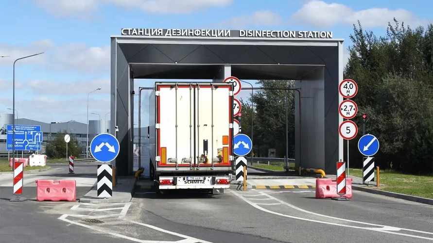 В Беларуси подняли цену за дезинфекцию транспорта на границе. Кого не коснётся?