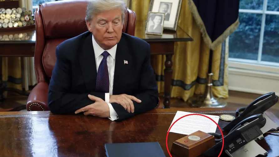 Трамп вернул красную кнопку в Овальный кабинет. Что будет, если нажать?
