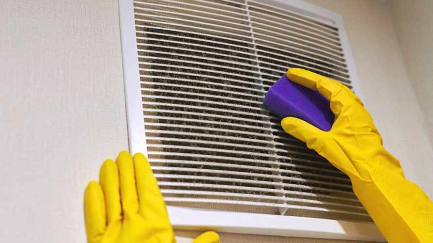 Эта домашняя смесь отмоет решётку вентиляции добела. Как очистить без демонтажа?