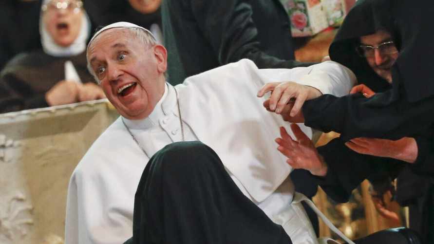 Папа Римский призвал монахинь прекратить сплетничать и ходить с "уксусными лицами"